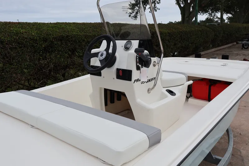 Slide: The Image of 2026 Mako Pro Skiff 13 CC boat with steering console and seating. - 9