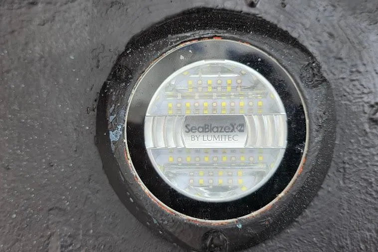 Slide: The Image of LED light on 1993 McKinna 48 Pilothouse, SeaBlazeX2 by Lumitec. - 118
