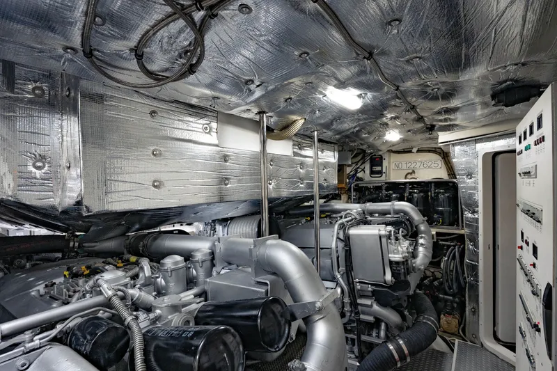 Slide: The Image of Pershing 80 2010 - 100