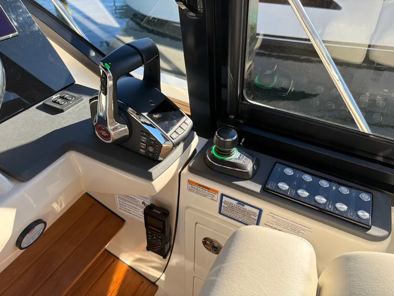 Slide: The Image of Boston Whaler 405 Conquest 2024 - 58