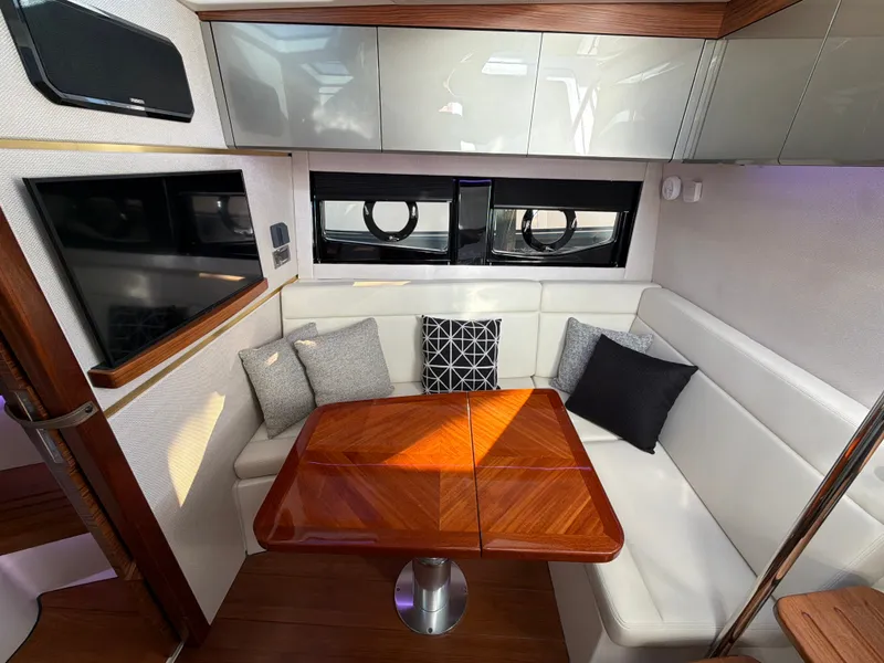 Slide: The Image of Boston Whaler 405 Conquest 2024 - 76
