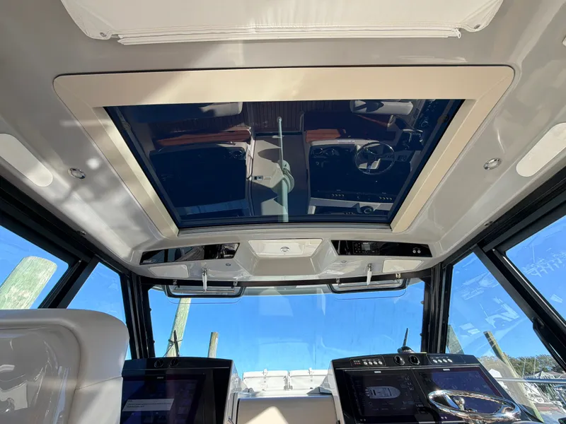 Slide: The Image of Boston Whaler 405 Conquest 2024 - 54