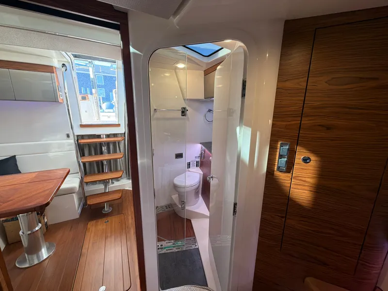 Slide: The Image of Boston Whaler 405 Conquest 2024 - 70
