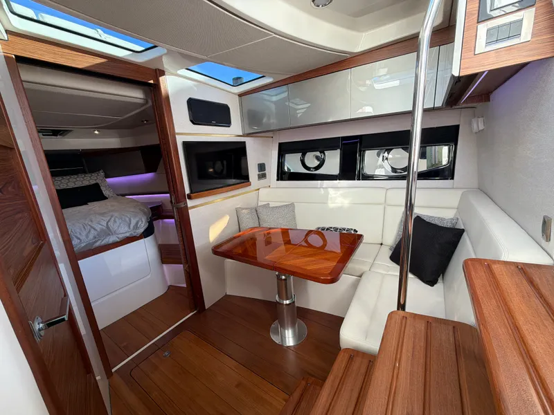 Slide: The Image of Boston Whaler 405 Conquest 2024 - 75