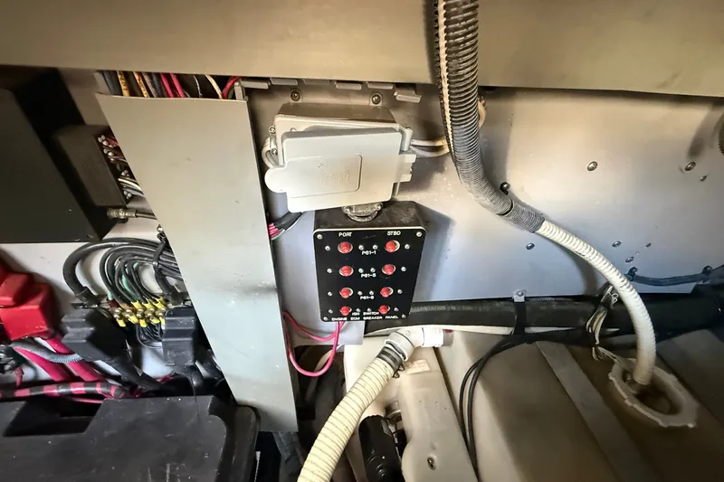 Slide: The Image of Engine room wiring and control panel of 2002 Sea Ray Sundancer 460 yacht. - 85