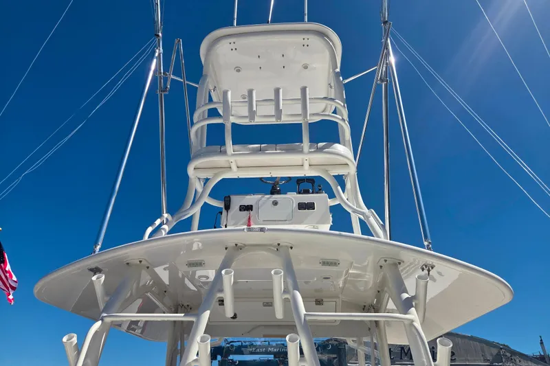 Slide: The Image of 2016 Regulator 41 boat tower against clear blue sky. - 8