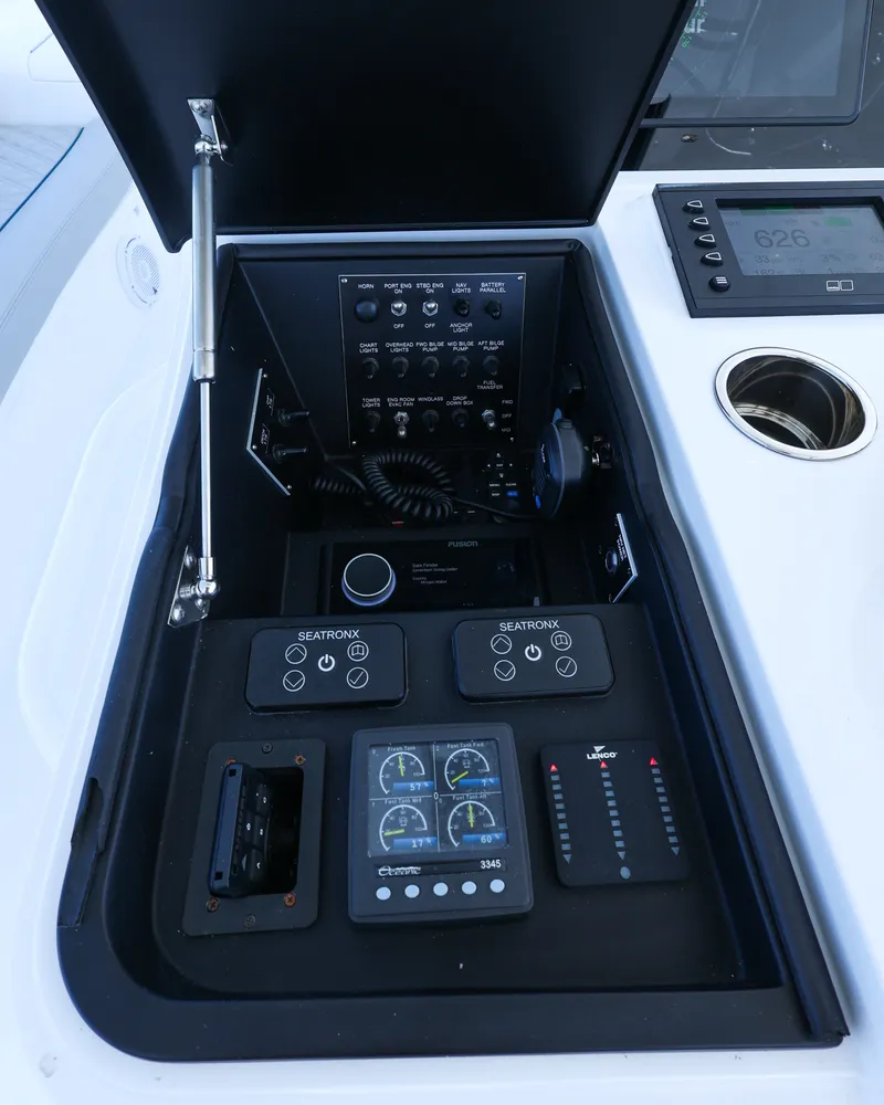 Slide: The Image of Viking 58 Convertible 2027 - 27
