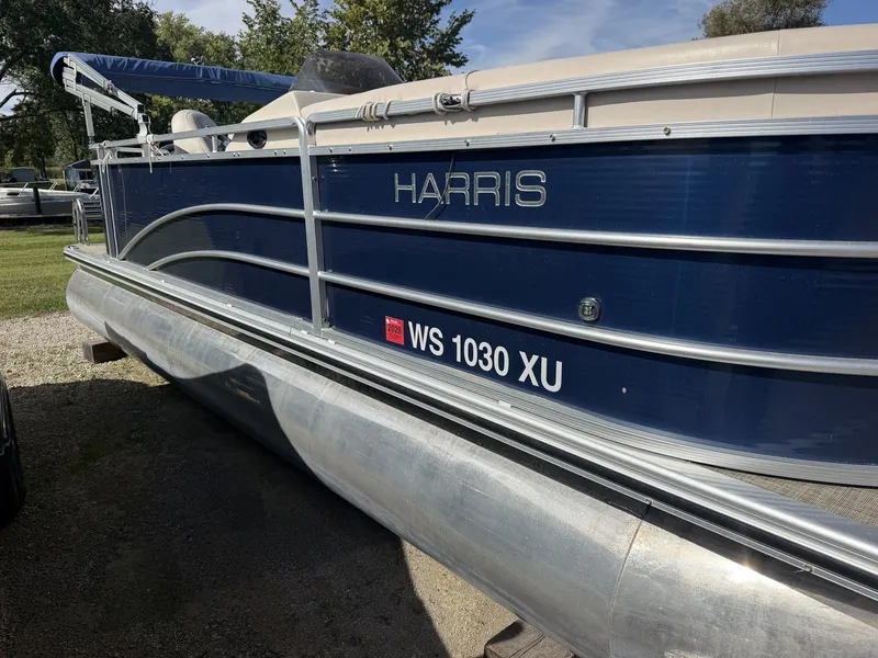 Slide: The Image of Harris Cruiser 220 2016 - 15