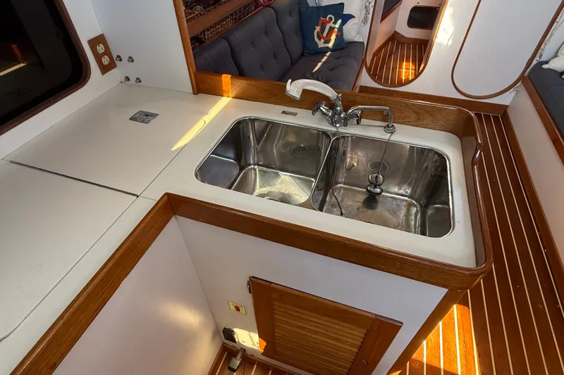 Slide: The Image of Interior of 1994 J Boats J/120 yacht featuring a dual stainless steel sink. - 28