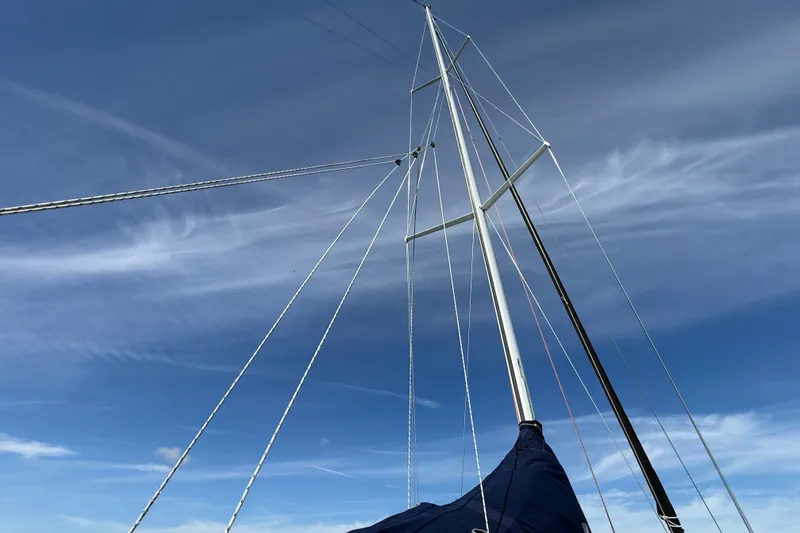 Slide: The Image of Mast and rigging of a 1994 J Boats J/120 sailboat against a clear blue sky. - 67