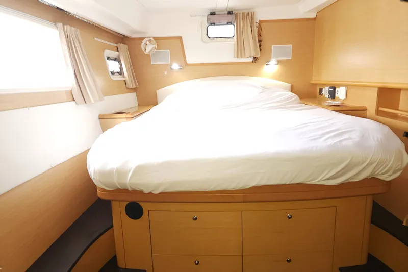 Slide: The Image of Luxurious cabin interior of 2008 Lagoon 500 yacht with cozy bed and wooden furnishings. - 44