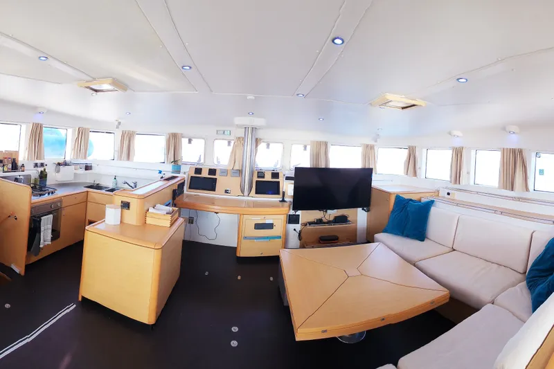 Slide: The Image of Raymarine plus Garmin Chartplotters - 32