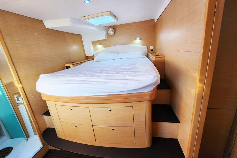 Slide: The Image of Luxurious cabin interior of 2008 Lagoon 500 yacht with cozy bed and wooden finish. - 58