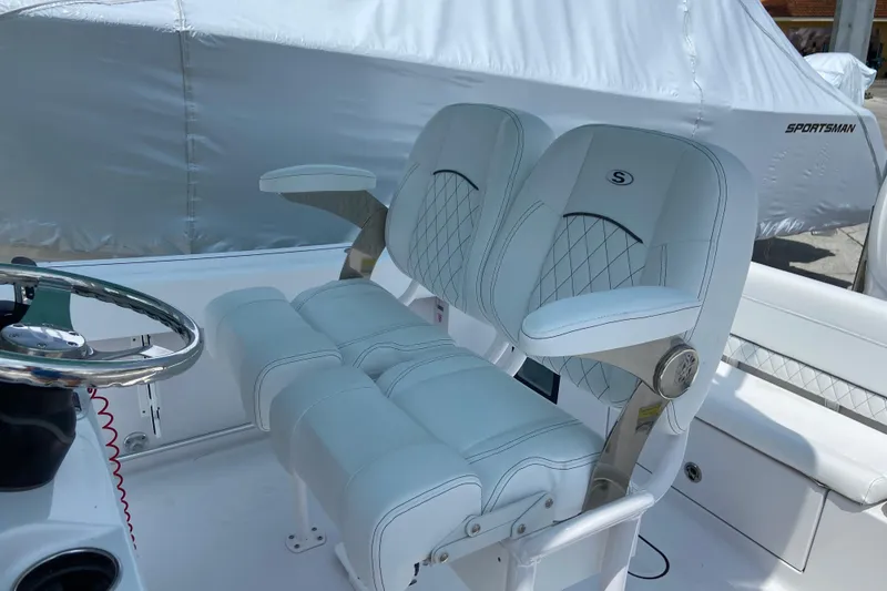 Slide: The Image of Sièges du bateau Sportsman Heritage 231 Center Console 2026. - 16