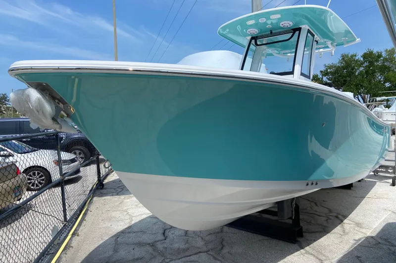 The Image of 2026 Sportsman Heritage 231 Center Console Boot in türkis und weiß. - 0