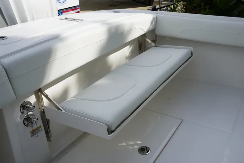 Slide: The Image of 2027 Regulator 25 boat with foldable white bench seat in cockpit area. - 7