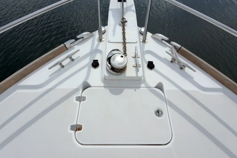 Slide: The Image of Bow of 2007 Sabre 34 Express yacht with anchor chain and deck fittings. - 35