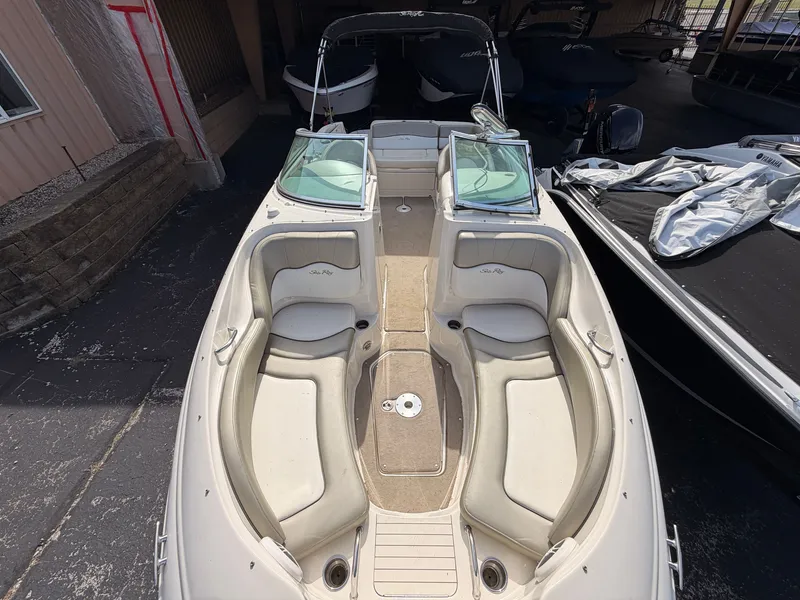 Slide: The Image of Sea Ray 220 Sundeck 2006 - 52
