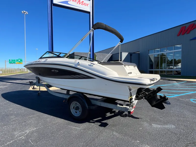 Slide: The Image of Sea Ray 190 Sport 2016 - 2