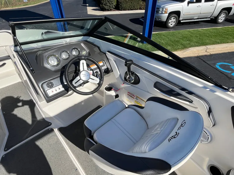 Slide: The Image of Sea Ray 190 Sport 2016 - 14