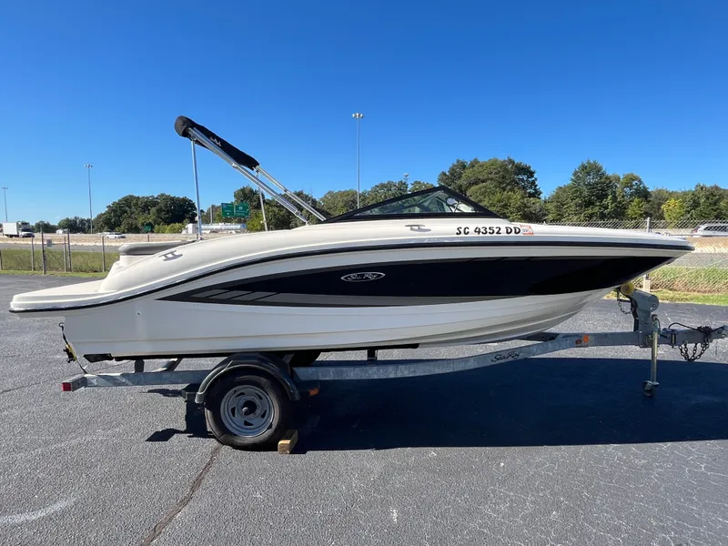 Slide: The Image of Sea Ray 190 Sport 2016 - 6