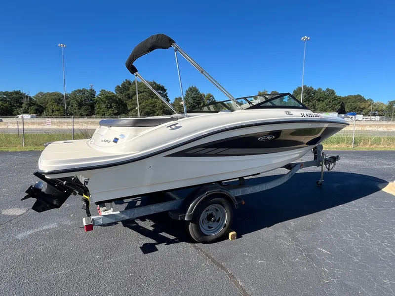 Slide: The Image of Sea Ray 190 Sport 2016 - 5