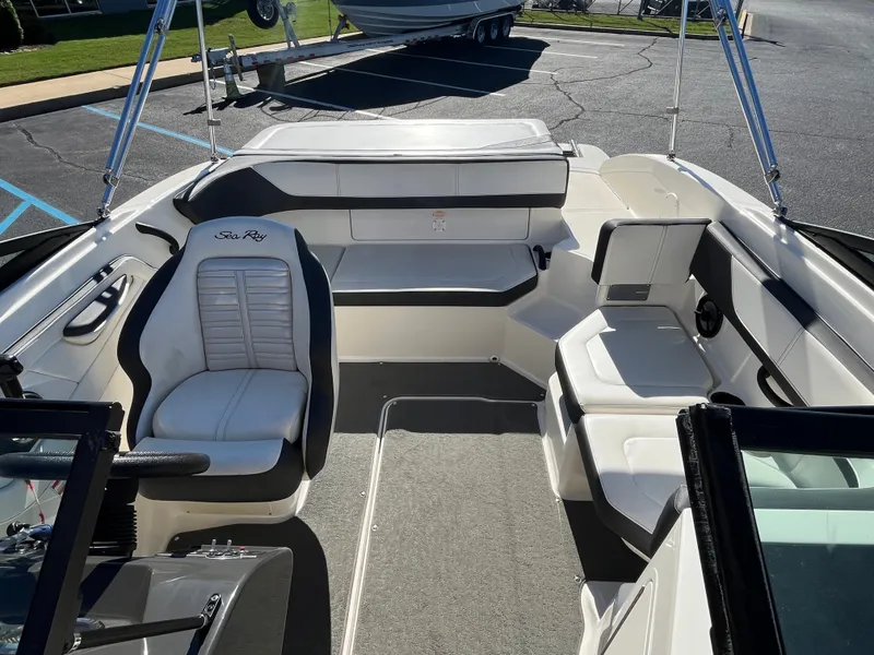 Slide: The Image of Sea Ray 190 Sport 2016 - 19