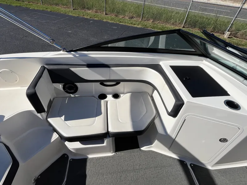 Slide: The Image of Sea Ray 190 Sport 2016 - 17