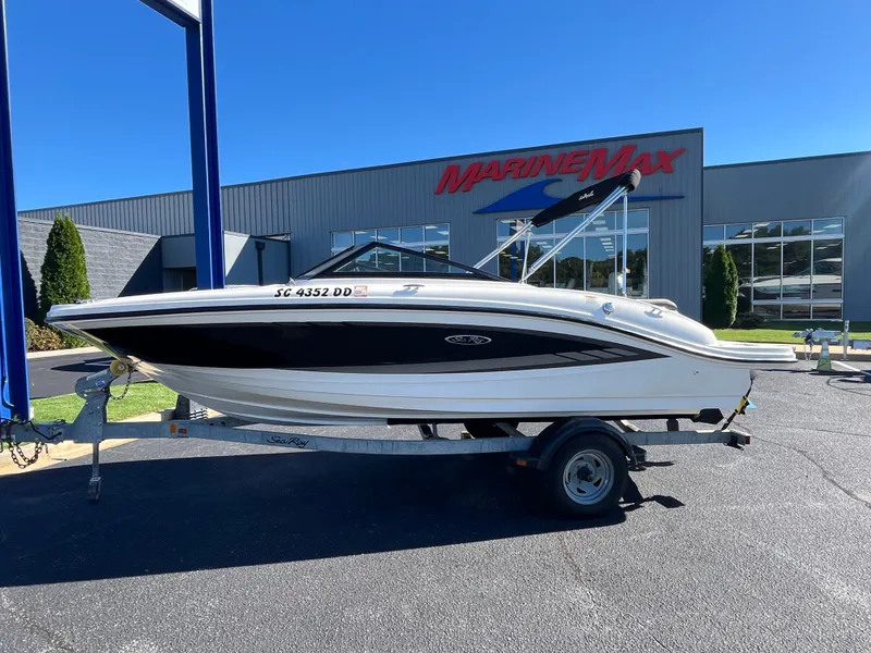 Slide: The Image of Sea Ray 190 Sport 2016 - 1