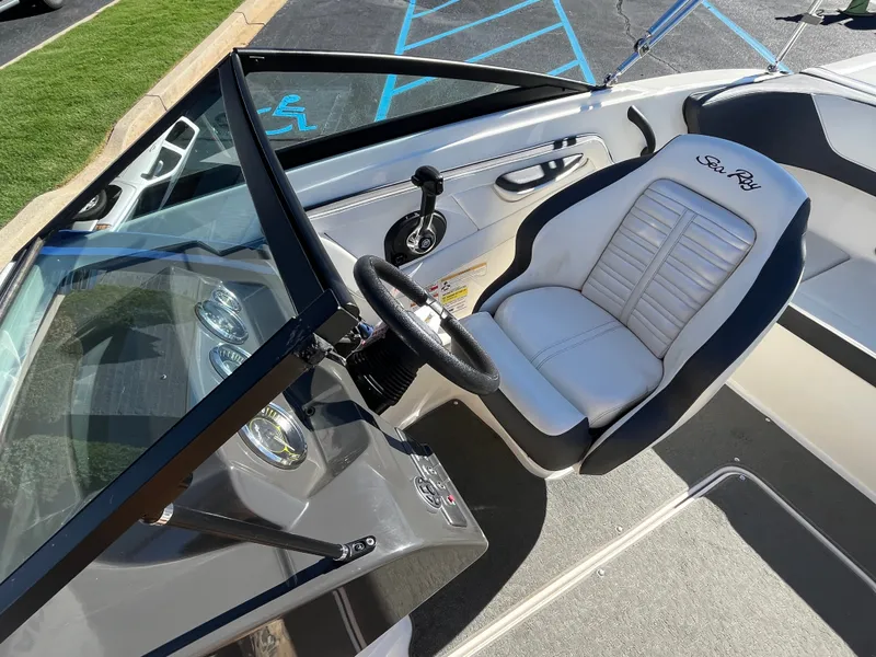 Slide: The Image of Sea Ray 190 Sport 2016 - 18