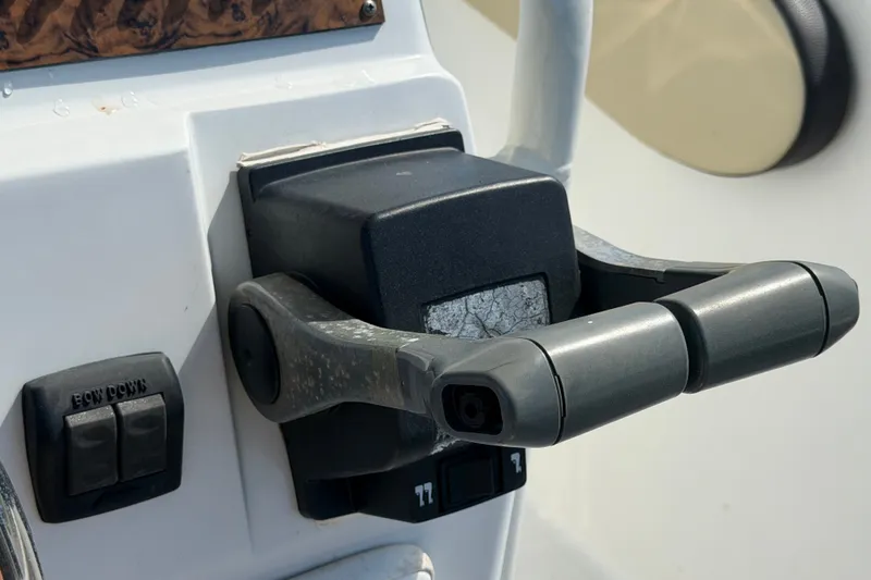 Slide: The Image of Throttle control on a 2021 Key Largo 2650WI boat dashboard. - 39
