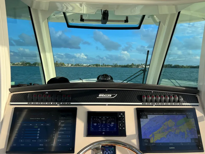 Slide: The Image of Boston Whaler 350 Outrage 2021 - 52