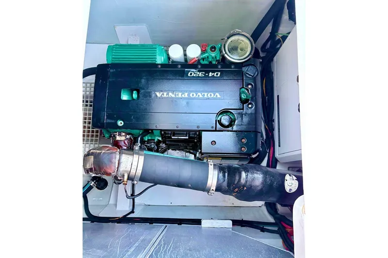 Slide: The Image of Volvo Penta Motor im Aquila 44 Yacht, Baujahr 2020. - 17