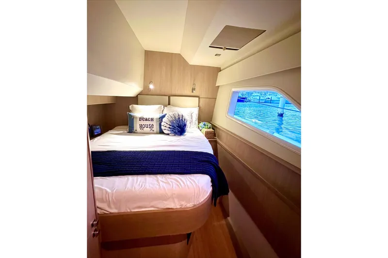 Slide: The Image of Interior del yate Aquila 44 2020 con dormitorio acogedor. - 29