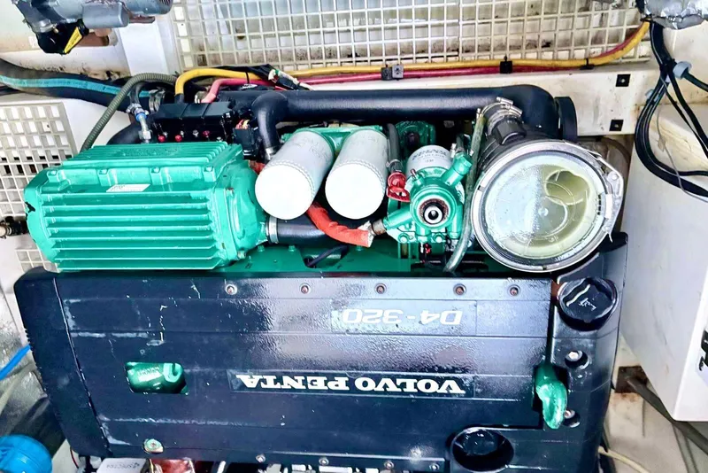 Slide: The Image of Moteur Volvo Penta dans Aquila 44 Yacht, année 2020. - 16