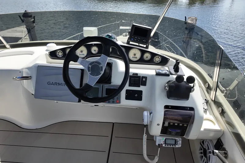 Slide: The Image of Helm of 2007 Cranchi Atlantique 40 yacht with Garmin navigation system. - 27