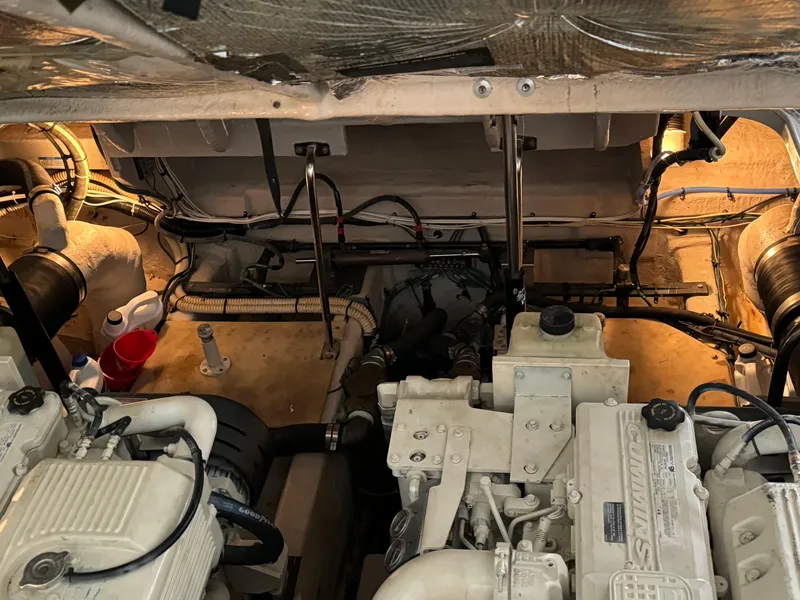 Slide: The Image of Engine room of a 2007 Sea Ray 44 Sundancer yacht. - 30