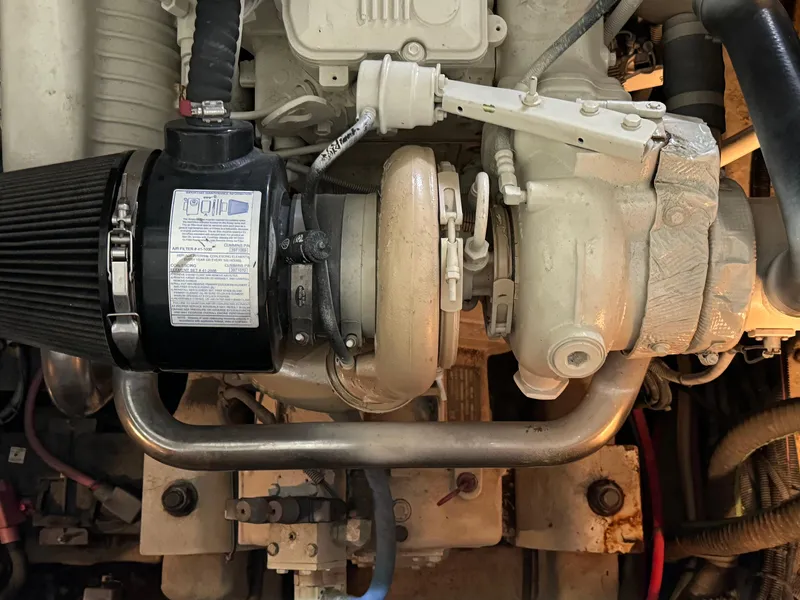 Slide: The Image of Engine component of a 2007 Sea Ray 44 Sundancer boat. - 31