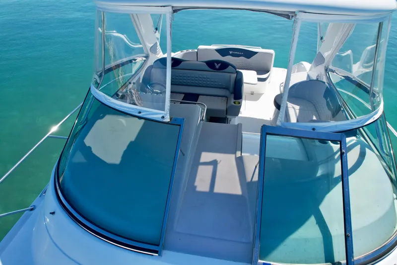 Slide: The Image of 2006 Formula 40pc yacht with spacious deck and seating, cruising on clear blue water. - 8