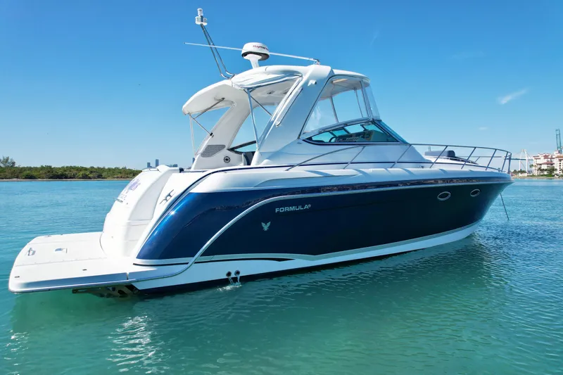 Slide: The Image of 2006 Formula 40pc yacht on clear blue water under a sunny sky. - 4