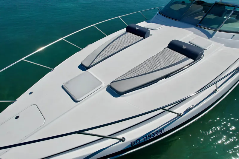 Slide: The Image of 2006 Formula 40pc boat with sun pads on deck, floating on clear water. - 6