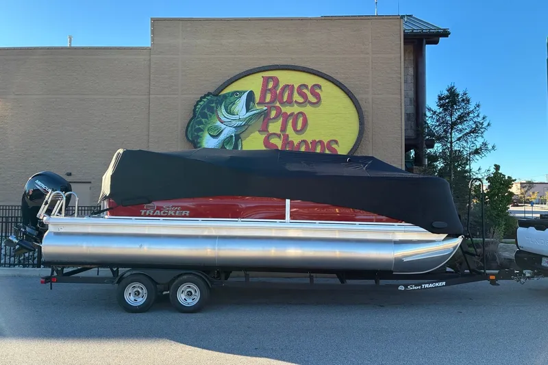 Slide: The Image of 2026 Sun Tracker SportFish 22 DLX pontoon boat with cover at Bass Pro Shops. - 16