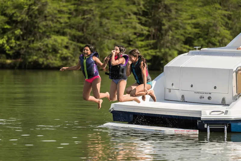 Slide: The Image of Sea Ray Sundancer 320 2027 - 57