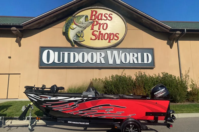 The Image of 2014 Lund 1650 Rebel XL SS boat outside Bass Pro Shops Outdoor World. - 0