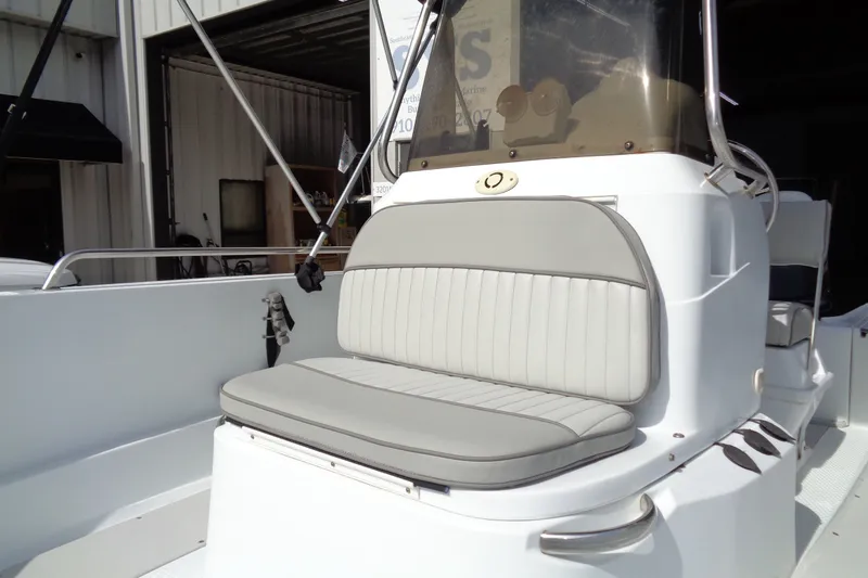 Slide: The Image of 2004 Triumph 190 Bay boat with cushioned seating and steering console. - 13