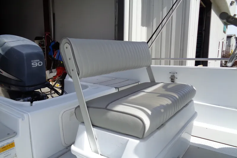 Slide: The Image of 2004 Triumph 190 Bay boat with Yamaha 90 engine and cushioned seating. - 9