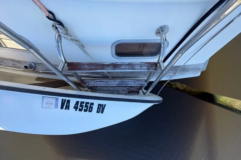 Slide: The Image of 1975 Gulfstar 43 Trawler stern view with registration number VA 4556 BV. - 85