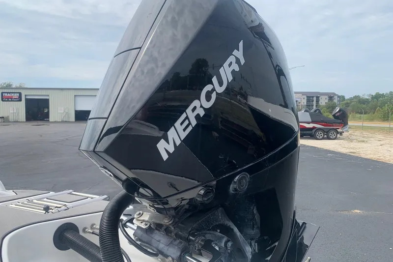 Slide: The Image of Outboard motor on a 2025 Tahoe T21 boat, featuring a Mercury engine. - 10