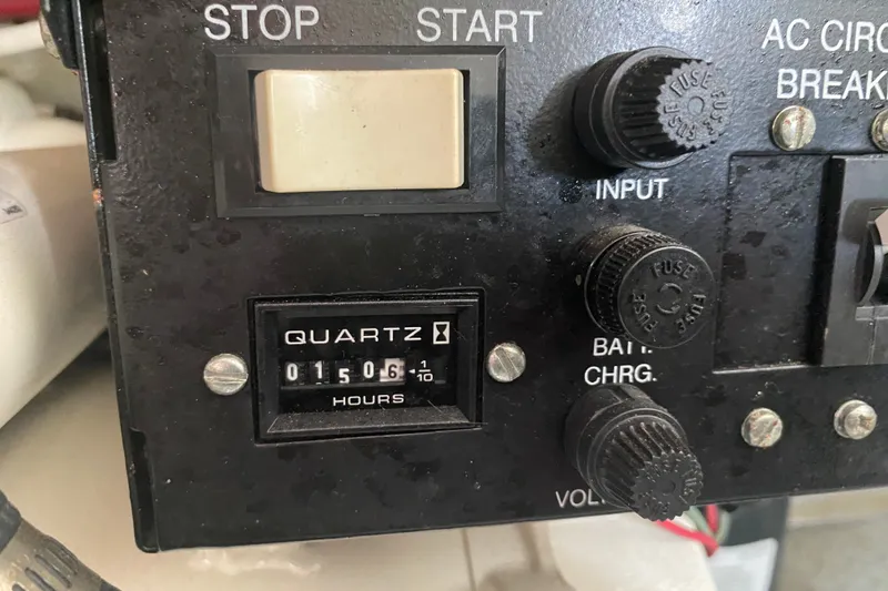 Slide: The Image of Control panel of a 2001 Formula 370 Super Sport with hour meter reading 1506. - 41