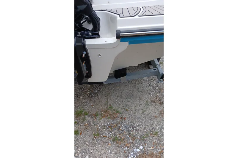 Slide: The Image of 2022 Sea Ray SPX 190 Outboard boat on trailer, rear view. - 10